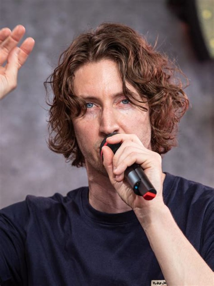 Dean Lewis Wiki: The Journey of a Rising Australian Music Star