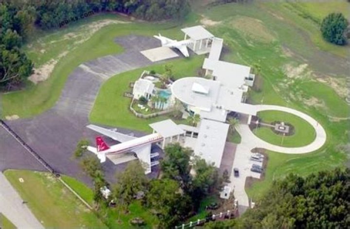 Exploring the Casa de John Travolta: A Celebrity Home Like No Other