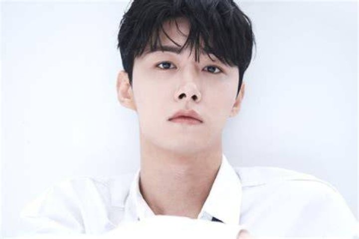 SEO Ji-Hoon: The Rise of a K-Pop Superstar